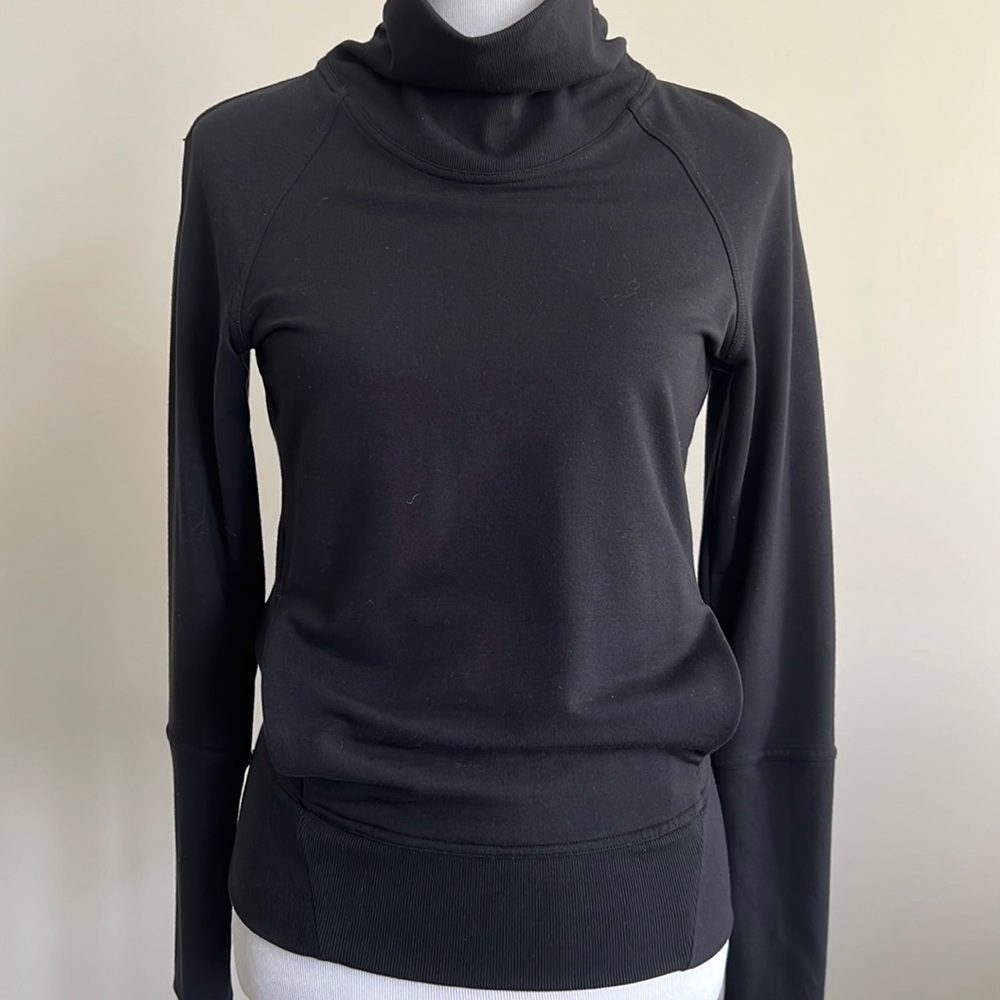 Lululemon long sleeve too size 2